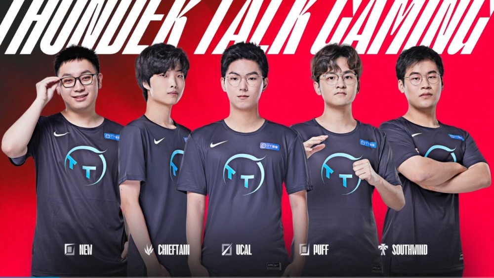 足球场上的 足球场上的