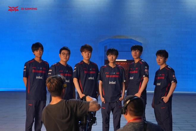 限制持球脚 限制持球脚